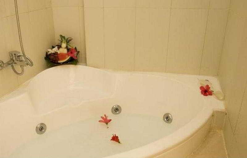 Club Bali Suites At Kota Bunga チパナス エクステリア 写真