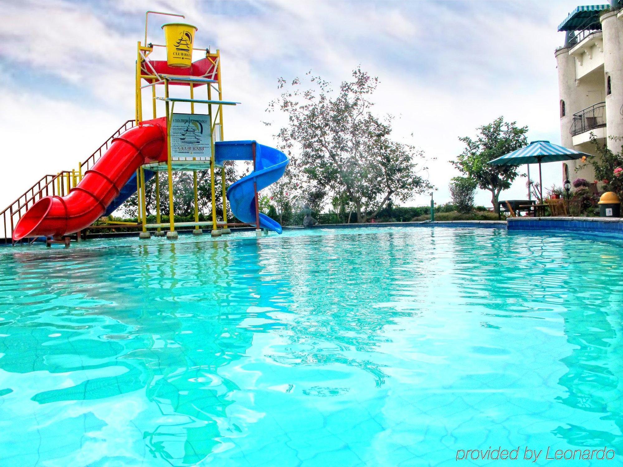 Club Bali Suites At Kota Bunga チパナス エクステリア 写真