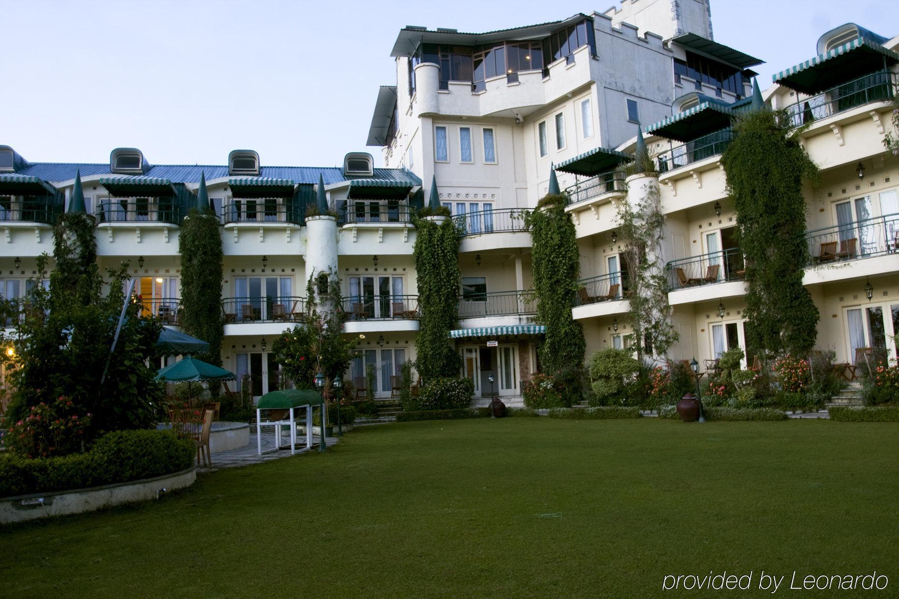 Club Bali Suites At Kota Bunga チパナス エクステリア 写真