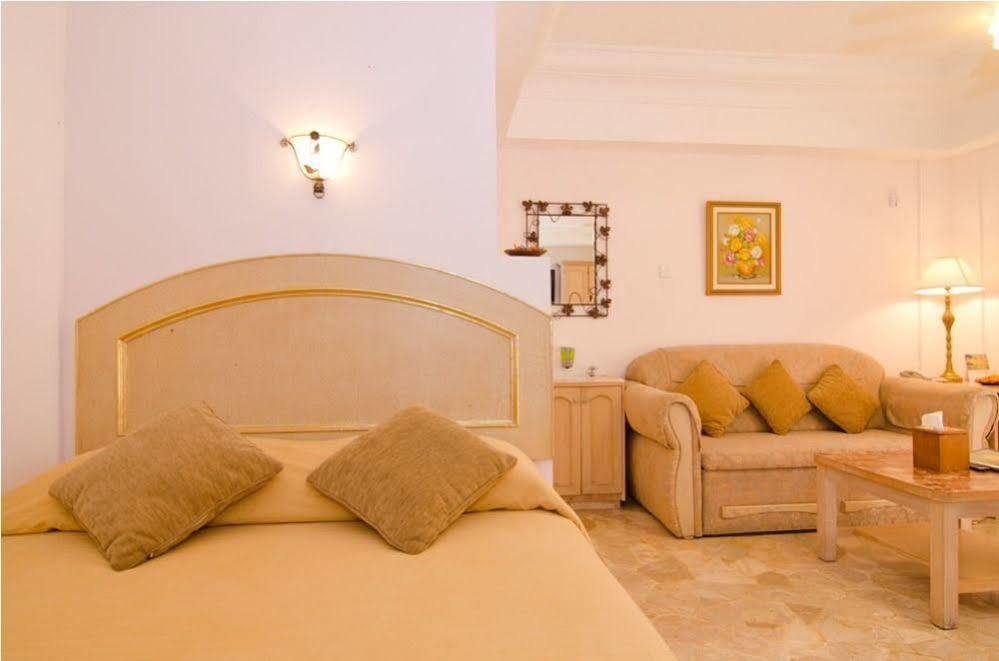 Club Bali Suites At Kota Bunga チパナス エクステリア 写真